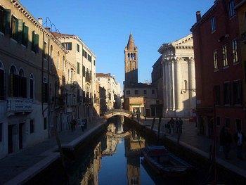 Bed and breakfast Leonardo 2*
